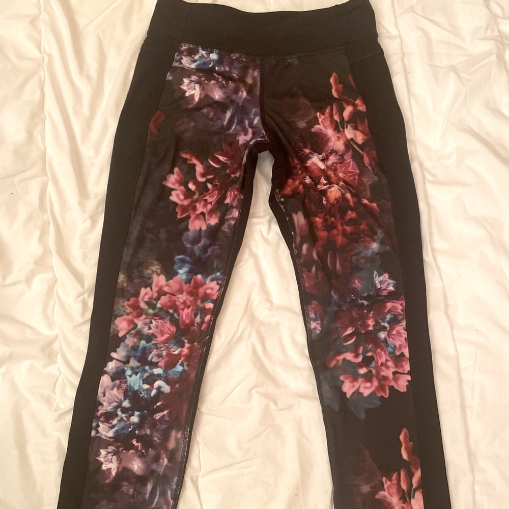 Lululemon secret garden ankle/cropped legging, size 4